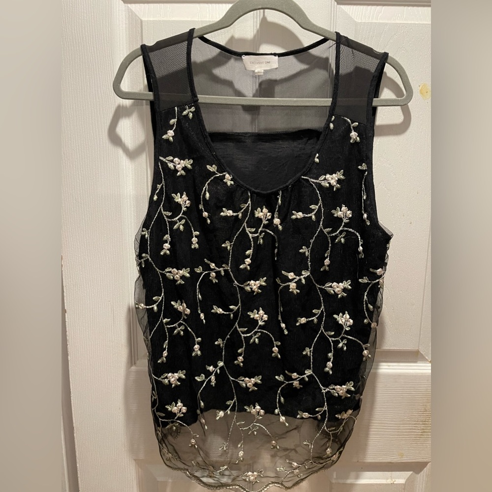 ***Sale Any 4 tops for $15*** Exclusive One Top. Ladies size XL